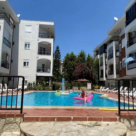 Side'de Havuzlu Daire Apartamento