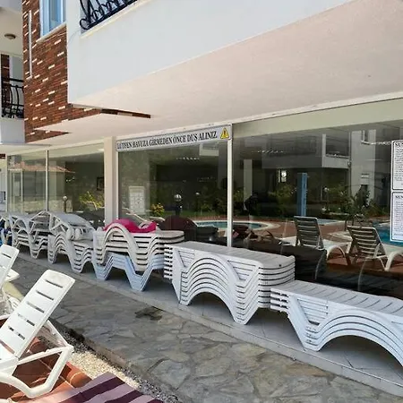 Side'de Havuzlu Daire Apartman
