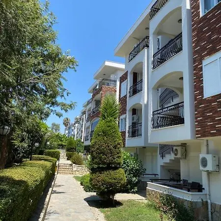 Side'de Havuzlu Daire Apartamento Side